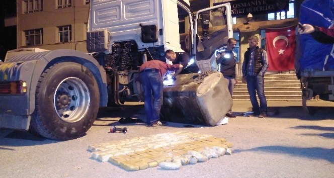 TIR’ın yakıt deposundan 53 kilo eroin çıktı