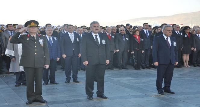 Atatürk İzmir’de anıldı