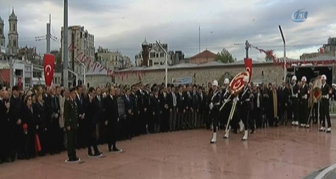 Atatürk 78&#039;inci ölüm yıl dönümünde Taksim Meydanı&#039;nda anıldı