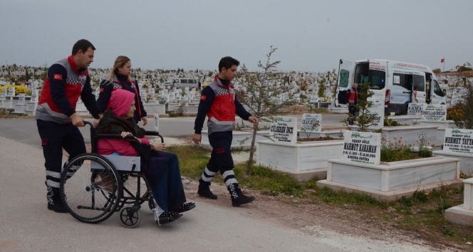 Engelli vatandaş kardeşinin mezarını ilk kez ziyaret edebildi