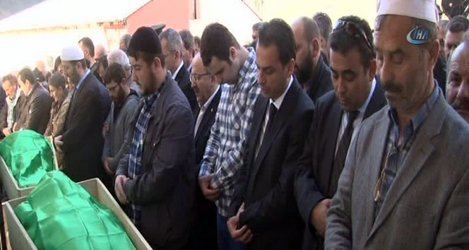 Zonguldak’taki akrabalarının cenazesinde böyle saf tutmuşlardı