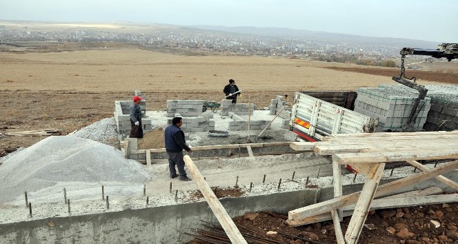 Sorgun’da modern hayvan barınağı inşaatı sürüyor