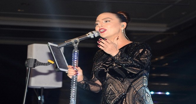 Ebru Gündeş İzmir’e geliyor