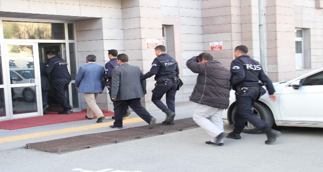 Yozgat’ta 6 kamu personeli FETÖ’den tutuklandı
