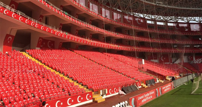 Antalya Stadı kırmızı beyaza büründü