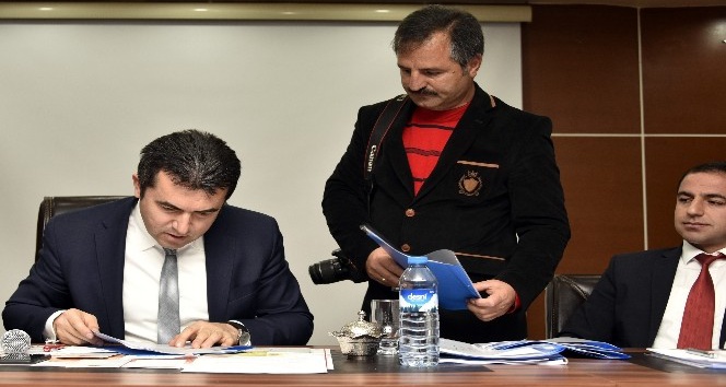 Köse Dağı Tüneli için imzalar teslim edildi