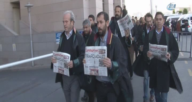 Avukatlar Cumhuriyet Gazetesi’nin 10 yöneticisinin tutuklanmasına itiraz etti