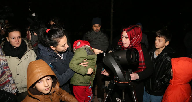 İstanbullular Süper Ay’ı teleskoplarla izlediler