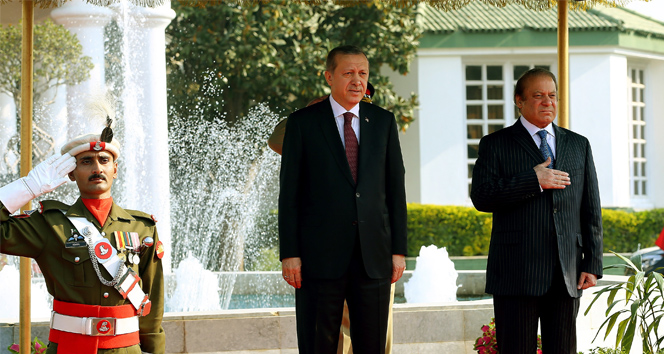 Erdoğan, Pakistan&#039;da resmi törenle karşılandı