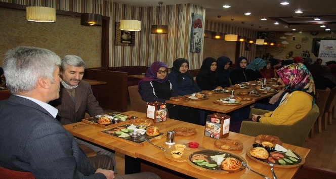 Kız öğrenciler, sabah namazında buluştu