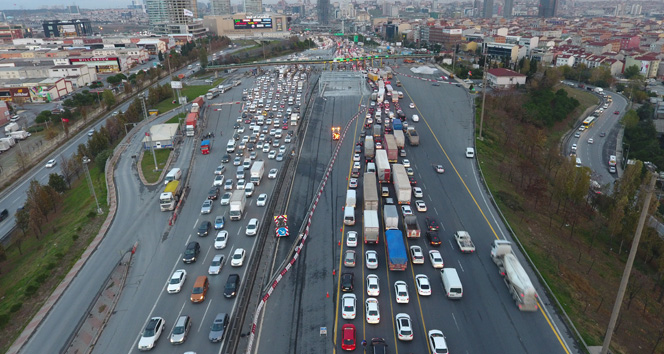 Mahmutbey Gişelerdeki trafik çilesi havadan görüntülendi
