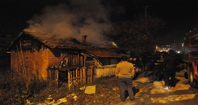 3 Ailenin Yaşadığı Ev Alevlere Teslim Oldu Bursa