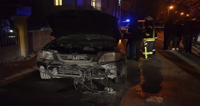 Karaman’da kundaklanan cip’i tamamen yanmaktan polis kurtardı