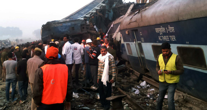 Hindistan&#039;da tren kazası: 95 ölü