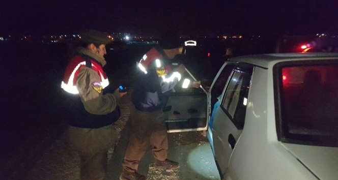 Karaman’da jandarmanın asayiş ve trafik uygulamaları devam ediyor