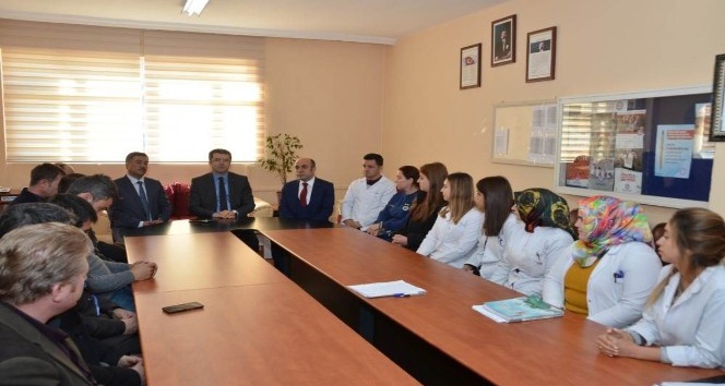 Vali Memiş’ten Gümüşhane Lisesi’ne Öğretmenler Günü ziyareti