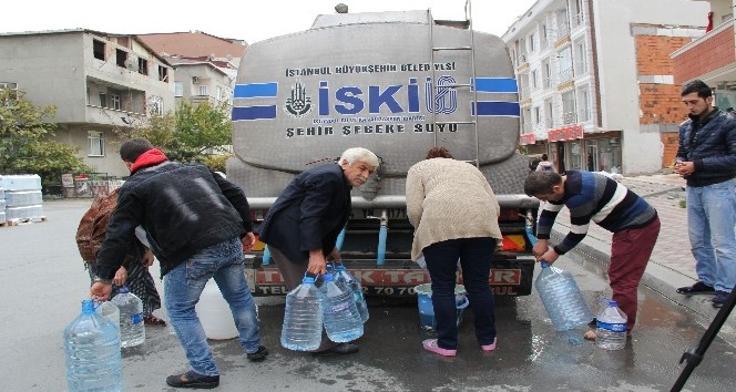 Bir haftadır susuz olan Esenyurt Kıraç sakinleri, İBB ve İSKİ’ye tepkili