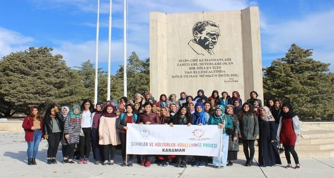 Karamanlı gençler Mersin’i gezdi