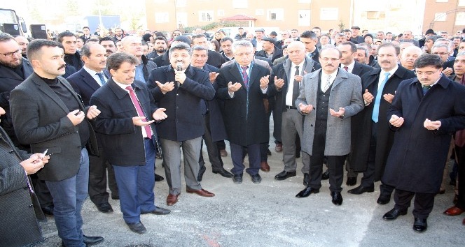 AK Parti’li Akgül: “3 bin aile perişan oldu”