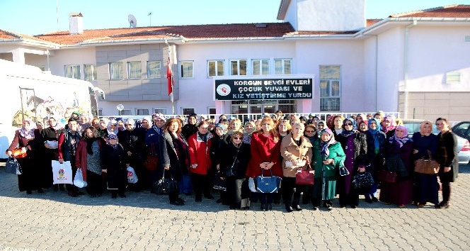 Çocukların Yüzünü Güldürdüler