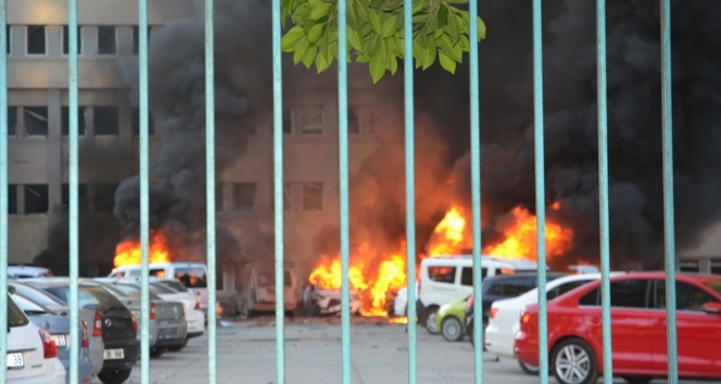 Adana Valiliği önünde patlama! 2 ölü, 33 yaralı