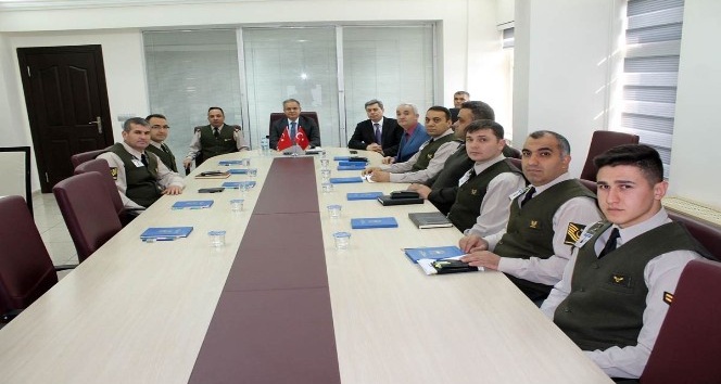 Vali Tapsız, jandarma ve emniyetten asayiş ve güvenlik brifingi aldı