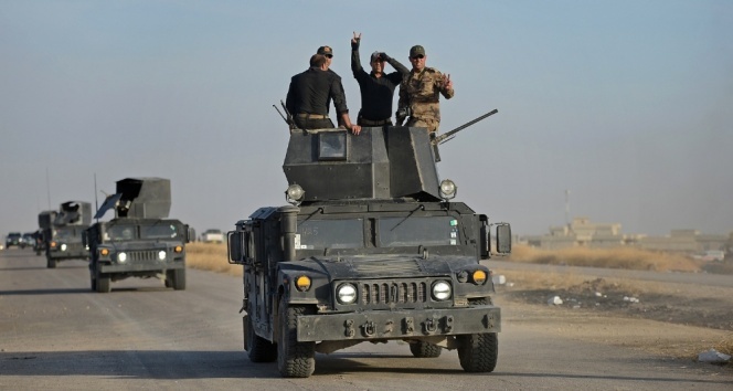 Irak güçleri, Musul’un kuzeybatı girişindeki köyü ele geçirdi