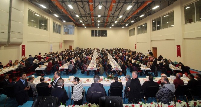 Ağrı Valisi Musa Işın, öğretmenlere "Size yalvarıyorum"