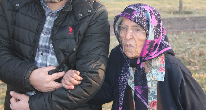 90 yaşındaki kadının 480 bin lirasını dolandırdılar
