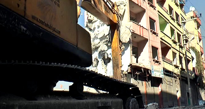 Gaziantep&#039;te 5 katlı bina işte böyle yıkıldı