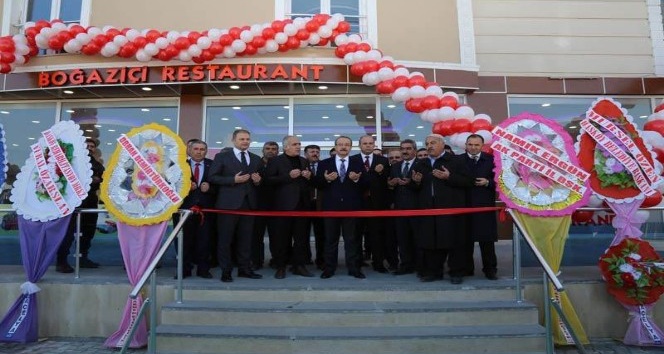 Vali Yavuz, TKDK destekli otelin açılışını yaptı