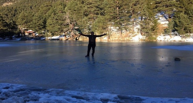 Limni Gölü buz tuttu