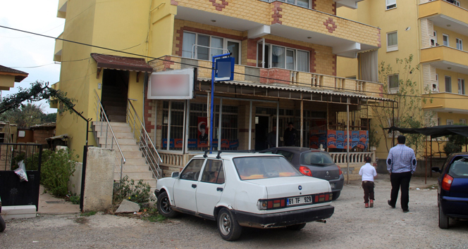 Balıkesir&#039;de polis memuru cinnet getirdi: 1 ölü, 3 yaralı