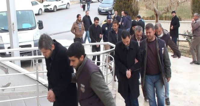 Karaman’da cezaevi müdürü ile 4 adliye çalışanı adliyeye sevk edildi