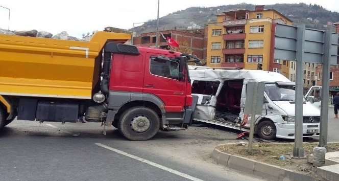 Trabzon’da trafik kazası: 11 yaralı