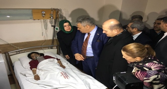 Başbakan yardımcısı ve bakanlar yaralıları ziyaret etti
