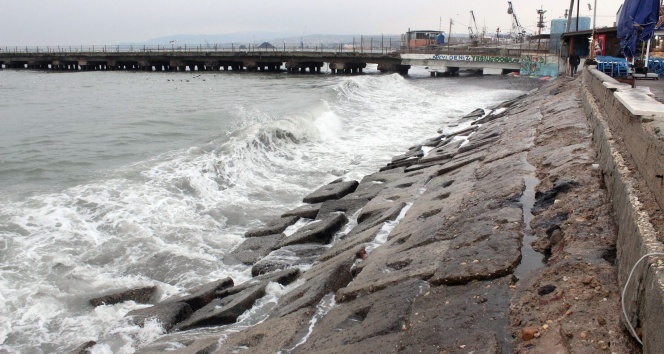 Marmara Denizi&#039;nde poyraz etkisini sürdürüyor