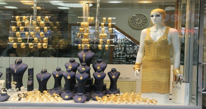 (Özel Haber) 360 bin TL değerindeki altın elbise Gebze’de satışa çıktı