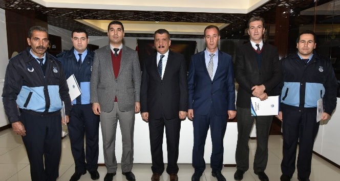 Başkan Gürkan, zabıta görevlilerine teşekkür belgesi verdi