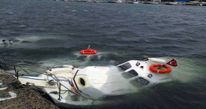 Edirne’de şiddetli rüzgar tekneleri vurdu