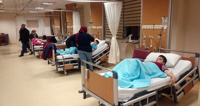 Bursa’da gıda zehirlenmesi şüphesiyle 11 öğrenci hastanelik oldu