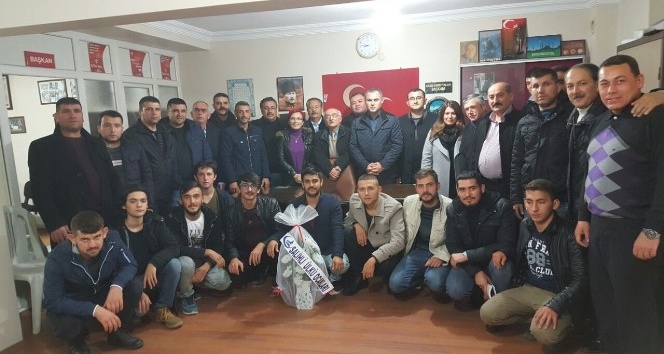 Salihli’de MHP’nin eski yönetiminden yeni yönetime ziyaret