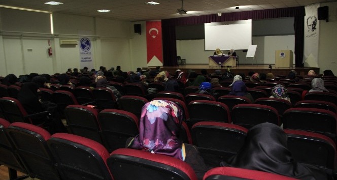 İlahiyat Fakültesi’nde Arapça konferans