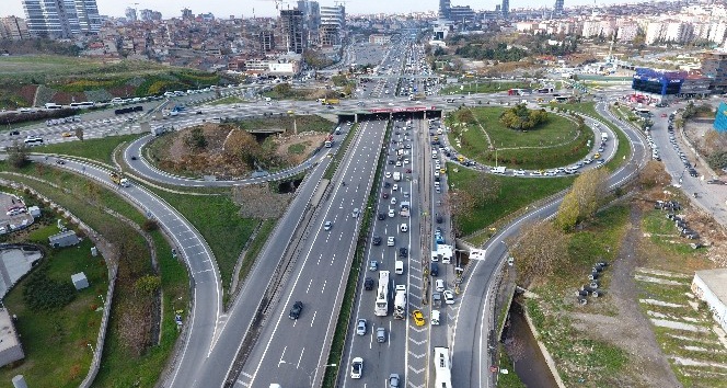 İBB’nin yol çalışması nedeniyle kilitlenen trafik havadan görüntülendi