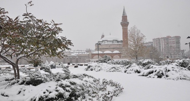 İç Anadolu’da kar yağışı etkili oluyor