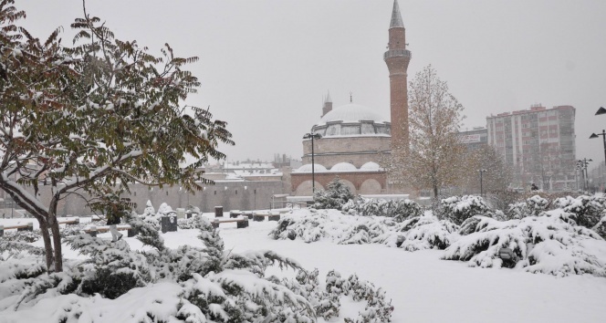 İç Anadolu&#039;da kar yağışı etkili oluyor