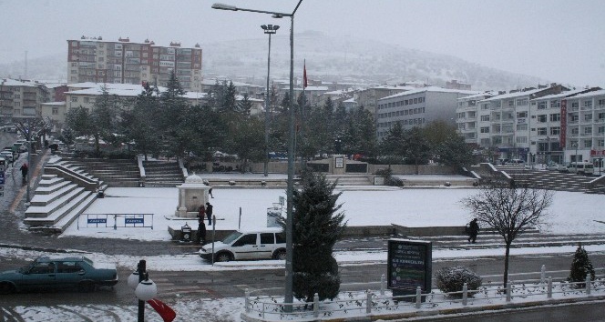 2 gündür yağan kar Yozgat’ı beyaza bürüdü