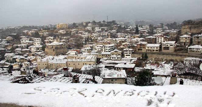 Safranbolu’ya sezonun ilk karı düştü
