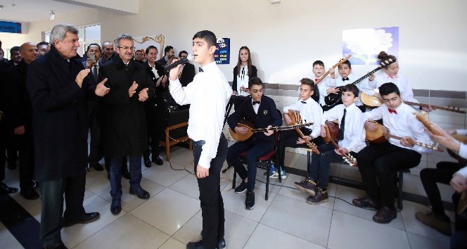Başkan Karaosmanoğlu dört okulda inceleme yaptı