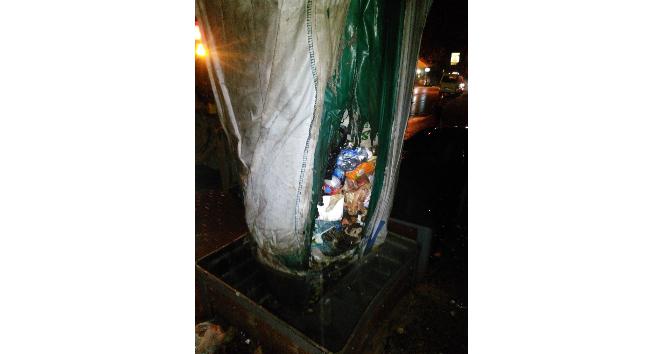 İzmit Belediyesi ekipleri çöp konteynerlerine yanıcı madde atılmamasını istedi
